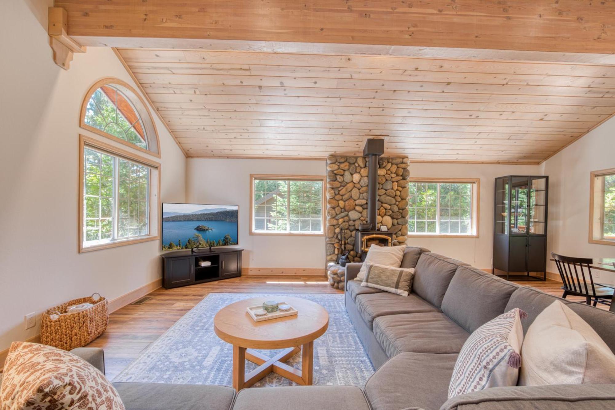 Knotty And Nice - 4Br W Private Hot Tub, Close To Lake Villa Tahoe Vista Exterior photo