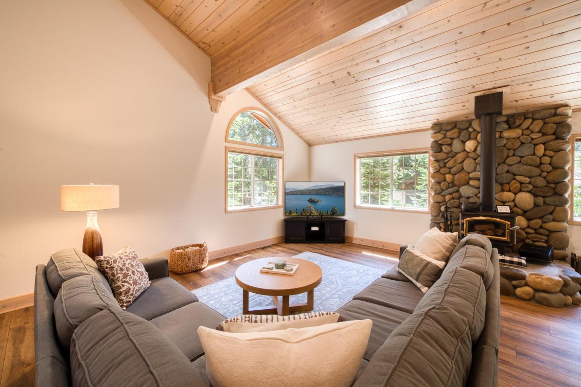 Knotty And Nice - 4Br W Private Hot Tub, Close To Lake Villa Tahoe Vista Exterior photo